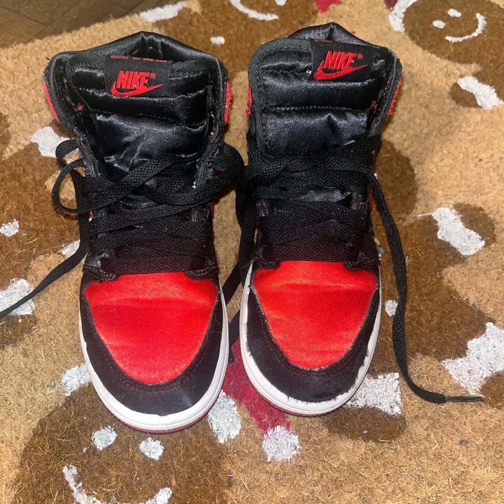 Used Jordan 1 Retro High OG Satin Bred